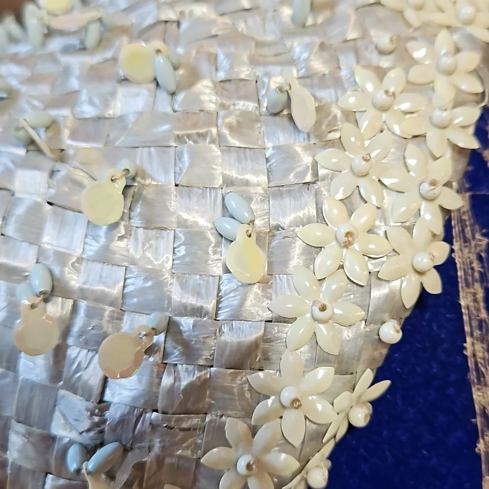 Vintage straw, beaded hat with netted tie from the 1940s or 1950s - Picture 5 of 8